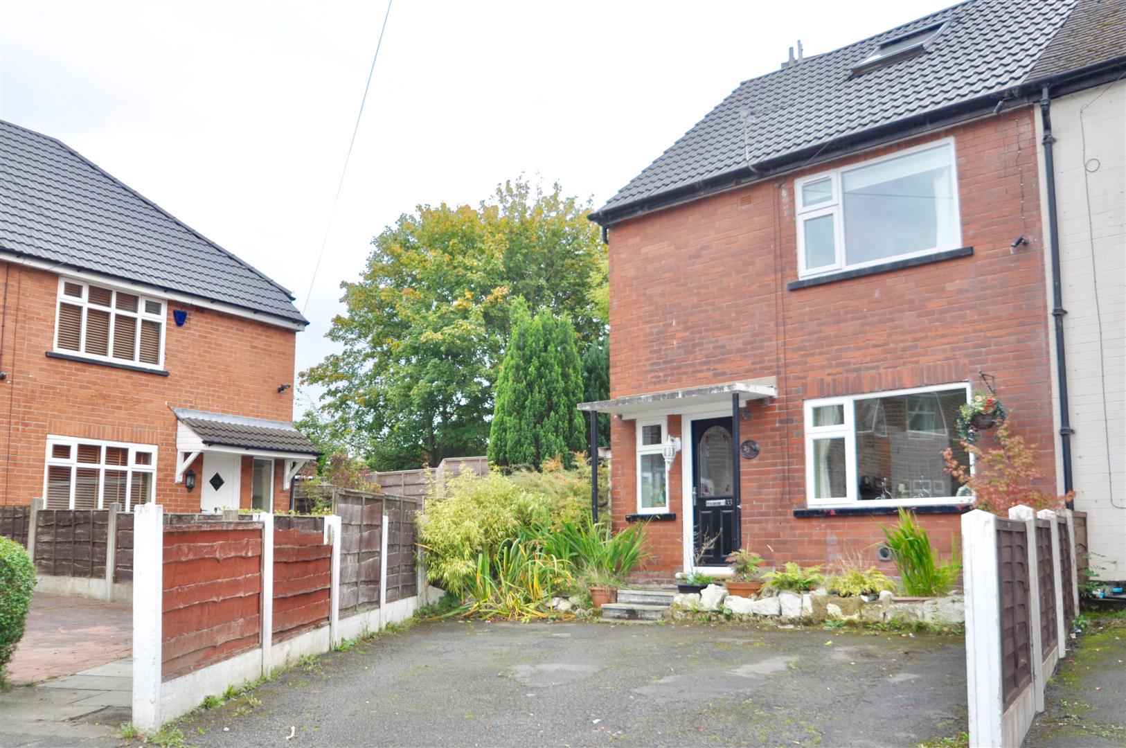 Estate Agent AshtonUnderLyne House for Sale in Ashton